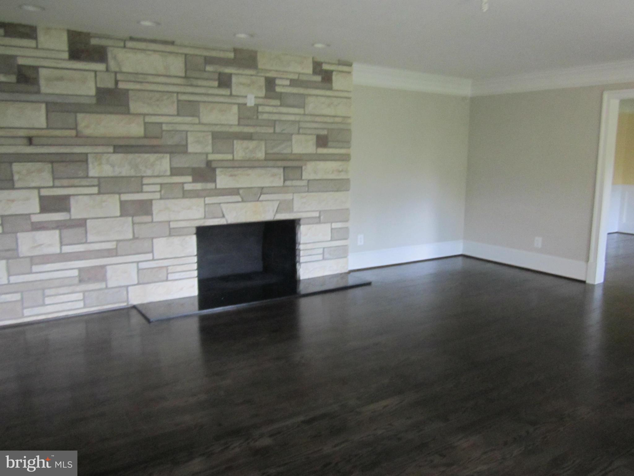 4611 Pinetree Road Rockville, MD 20853 - Photo 6 of 29 Living Room