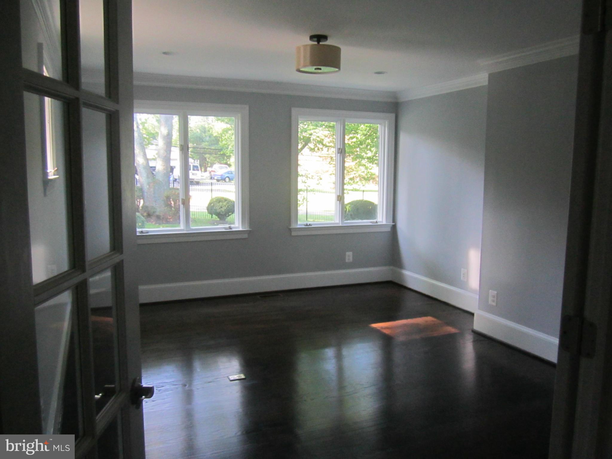 4611 Pinetree Road Rockville, MD 20853 - Photo 7 of 29 Interior (General)
