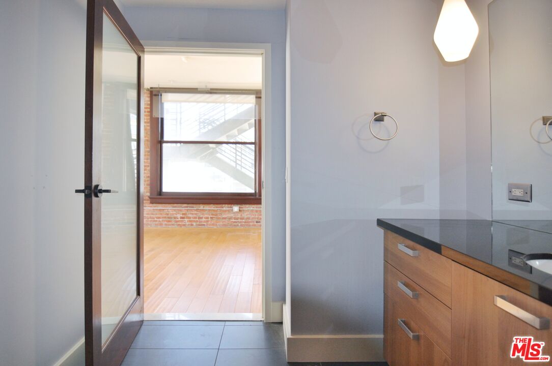 460 South Spring Street, Unit 701 Los Angeles, CA 90013 - Photo 19 of 33