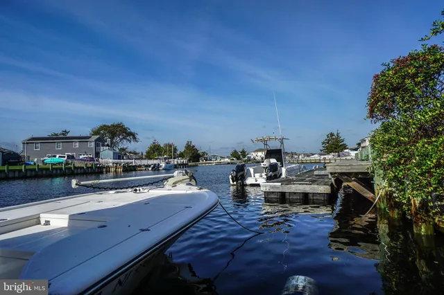 a view of a living room and kitchen
