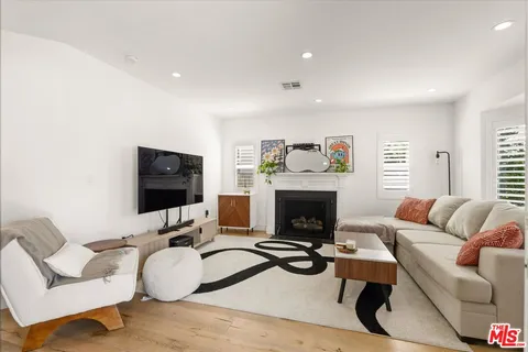 $1,675,000 | 2522 South Bundy Drive, Los Angeles, CA 90064