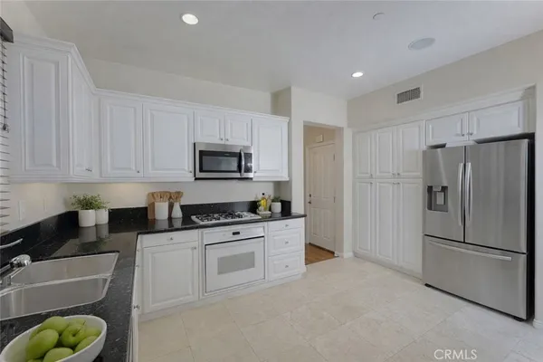 $5,200 | 38 Gardenpath, Irvine, CA 92603