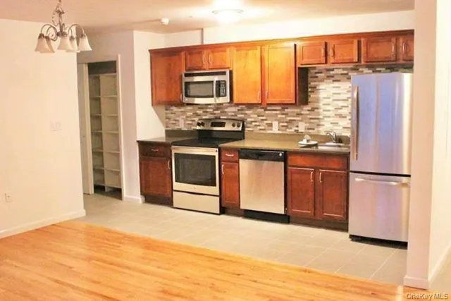 $3,150 | 160 Chatterton Avenue, Unit 1A, White Plains, NY 10606