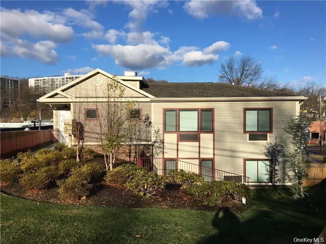 $3,150 | 160 Chatterton Avenue, Unit 1A, White Plains, NY 10606