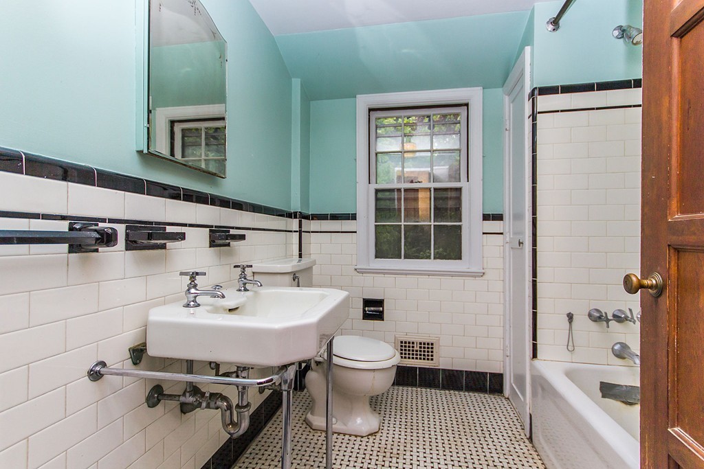 15 Elwell Road Boston, MA 02130 - Photo 7 of 10 Gallery Image 7