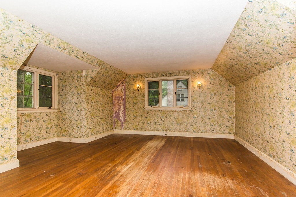 15 Elwell Road Boston, MA 02130 - Photo 8 of 10 Gallery Image 8