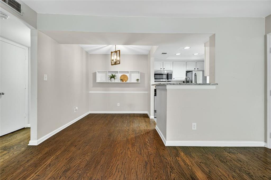 3063 Chastain Park Court Northeast Atlanta, GA 30342 - Photo 8 of 24