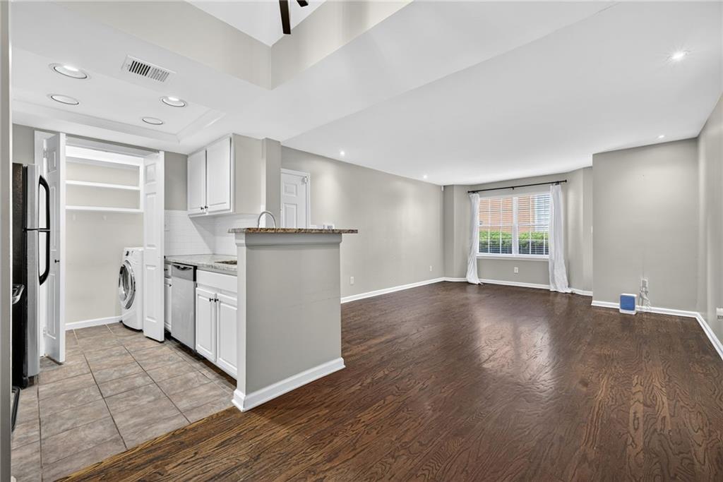 3063 Chastain Park Court Northeast Atlanta, GA 30342 - Photo 10 of 24