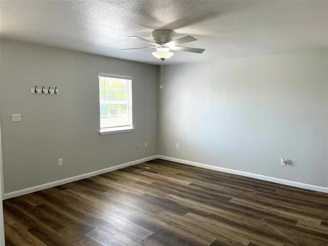 $1,650 | 817 Kingdom Circle, Waxahachie, TX 75167