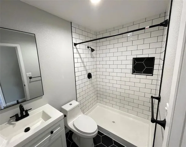 $1,650 | 817 Kingdom Circle, Waxahachie, TX 75167