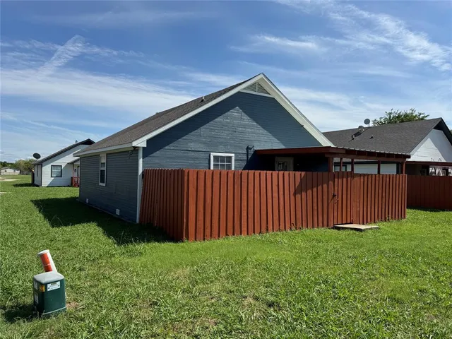 $1,650 | 817 Kingdom Circle, Waxahachie, TX 75167