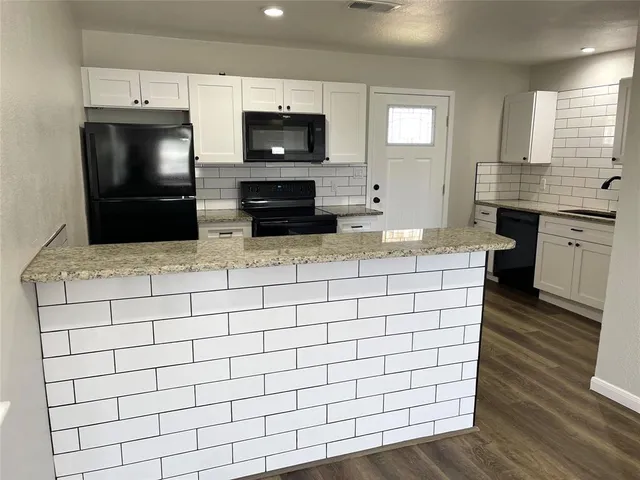 $1,650 | 817 Kingdom Circle, Waxahachie, TX 75167