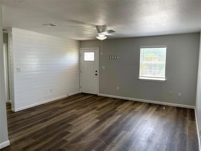 $1,650 | 817 Kingdom Circle, Waxahachie, TX 75167