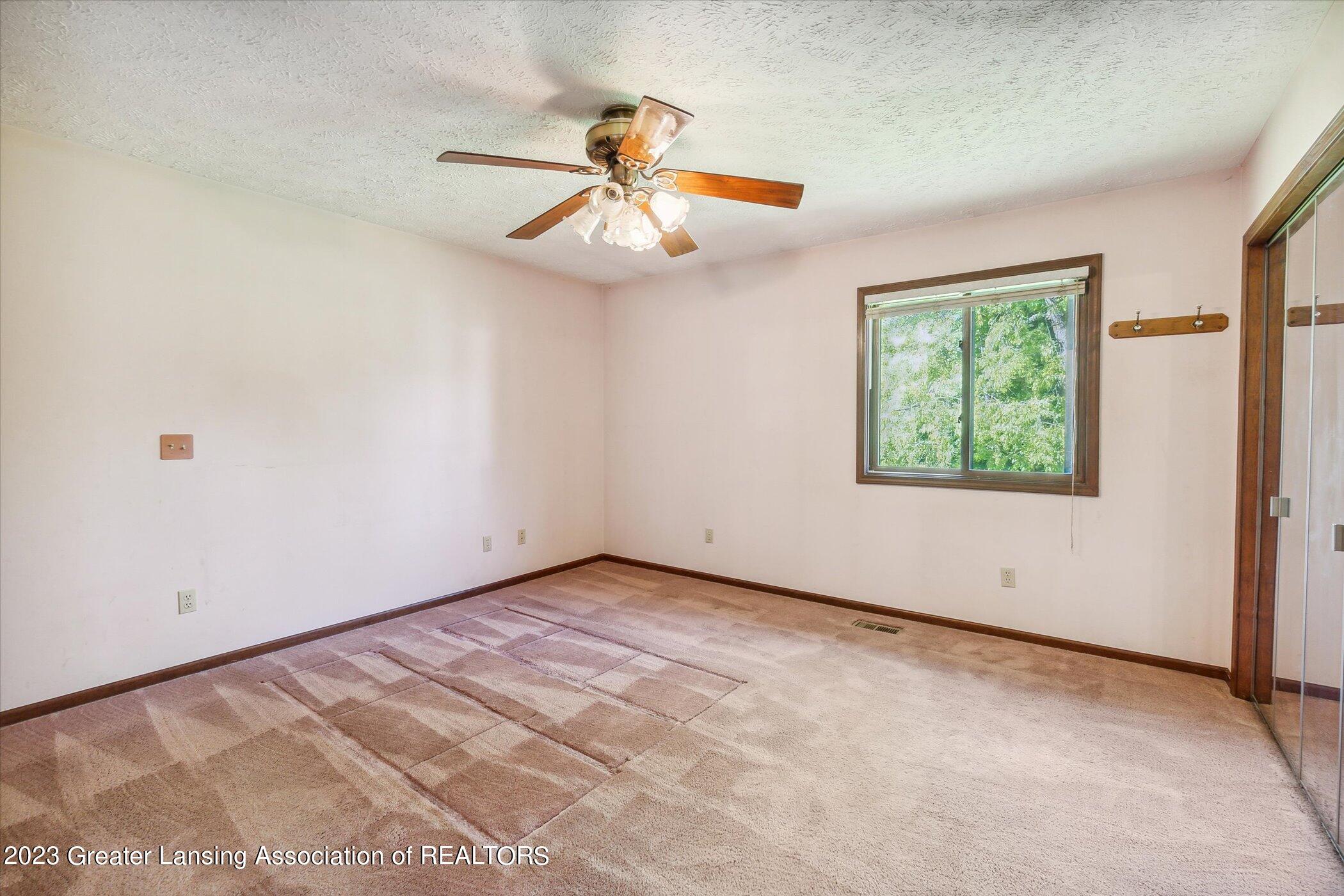 360 Tanbark Drive Dimondale, MI 48821 - Photo 22 of 41 27-360-Tanbark-Dr-Dimondale-MI-48821-Win