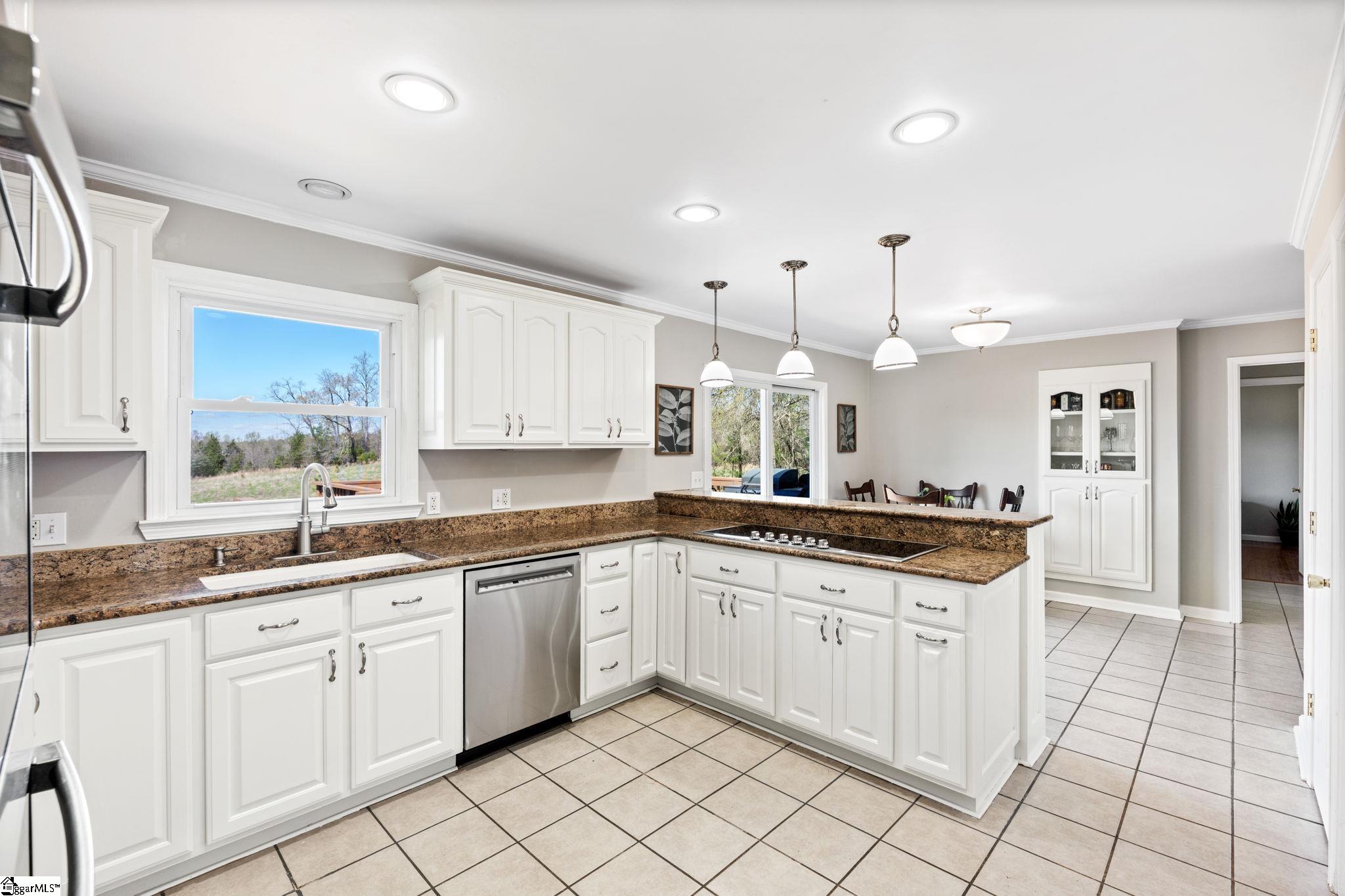 814 Jenkins Bridge Road Simpsonville, SC 29680 - Photo 11 of 37