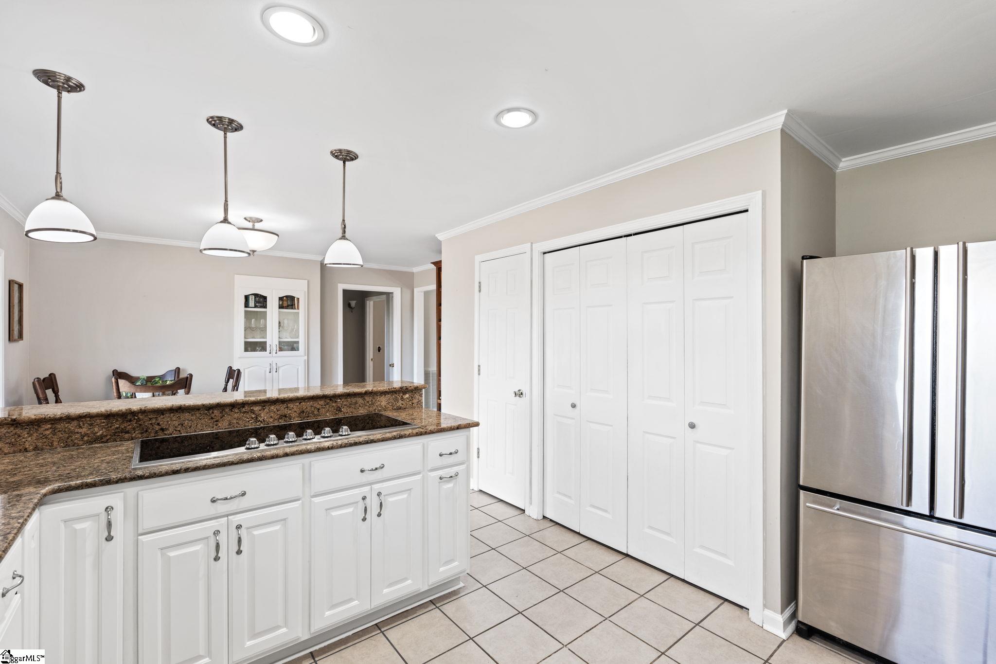 814 Jenkins Bridge Road Simpsonville, SC 29680 - Photo 12 of 37