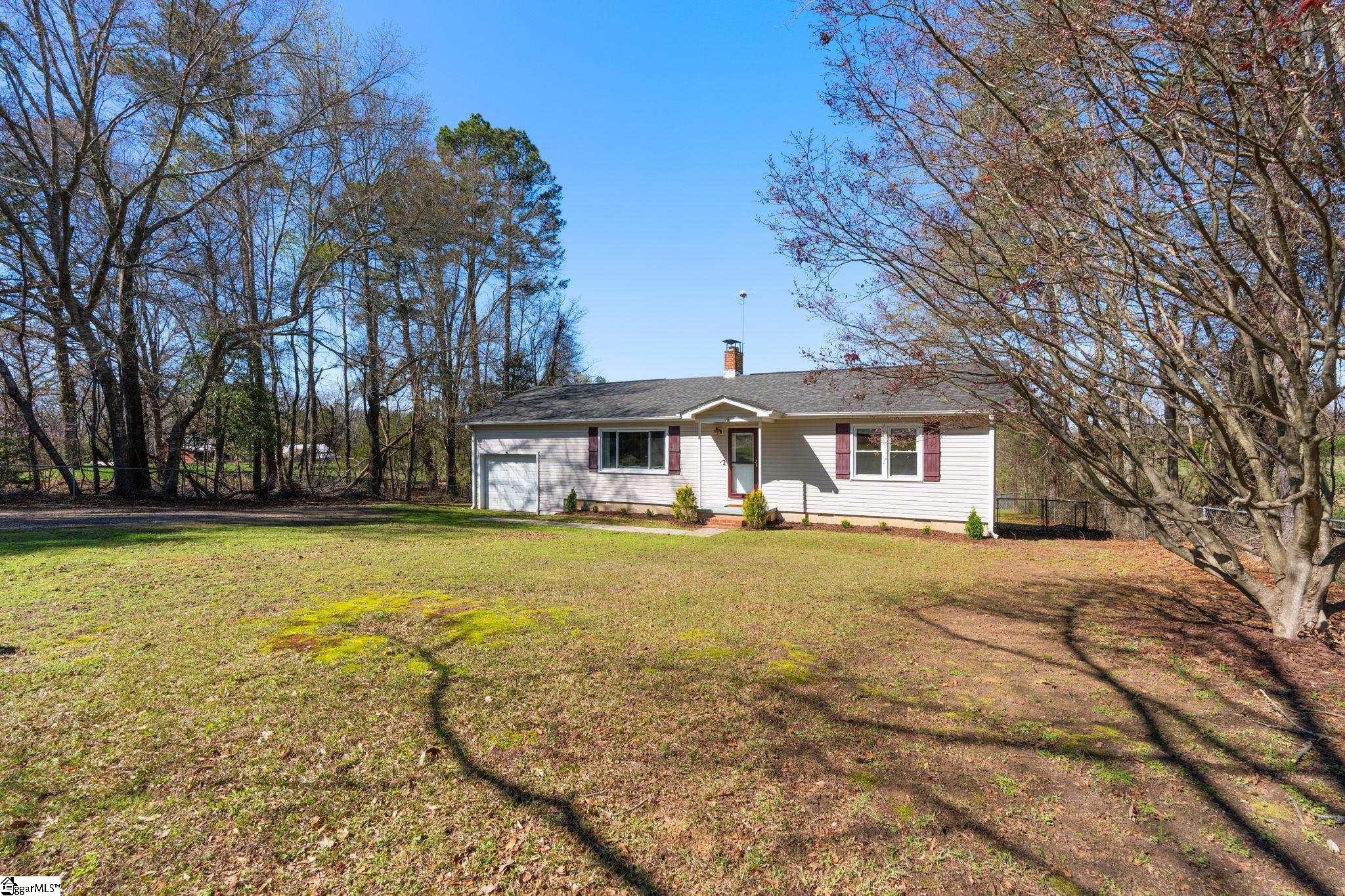 814 Jenkins Bridge Road Simpsonville, SC 29680 - Photo 2 of 37