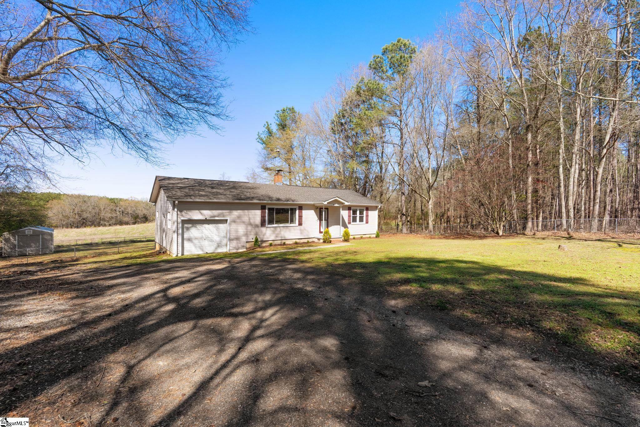 814 Jenkins Bridge Road Simpsonville, SC 29680 - Photo 3 of 37