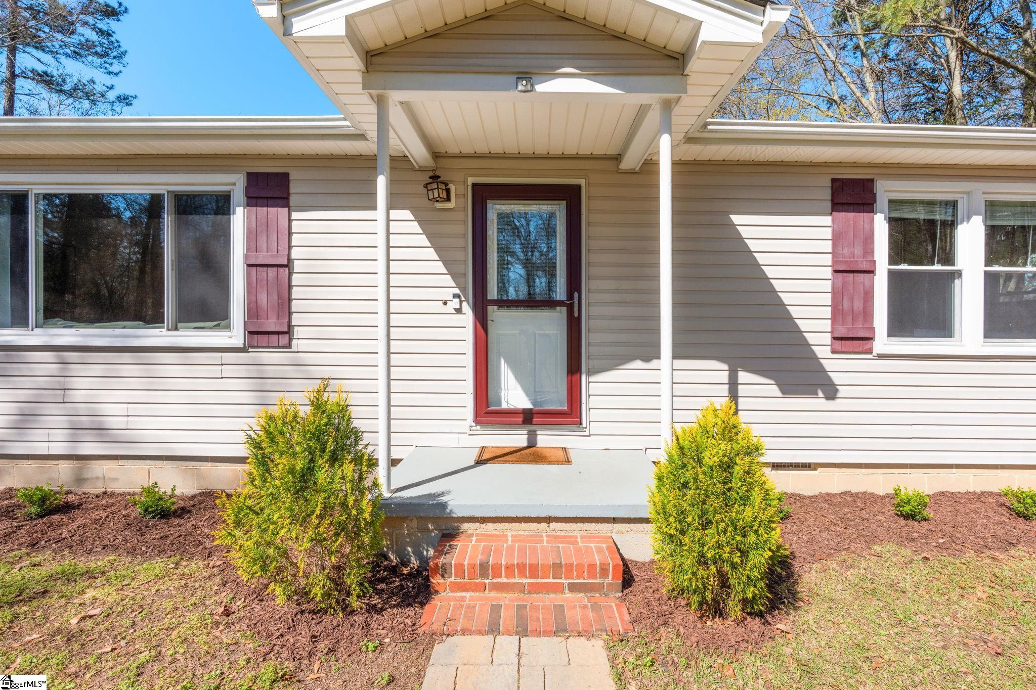 814 Jenkins Bridge Road Simpsonville, SC 29680 - Photo 4 of 37