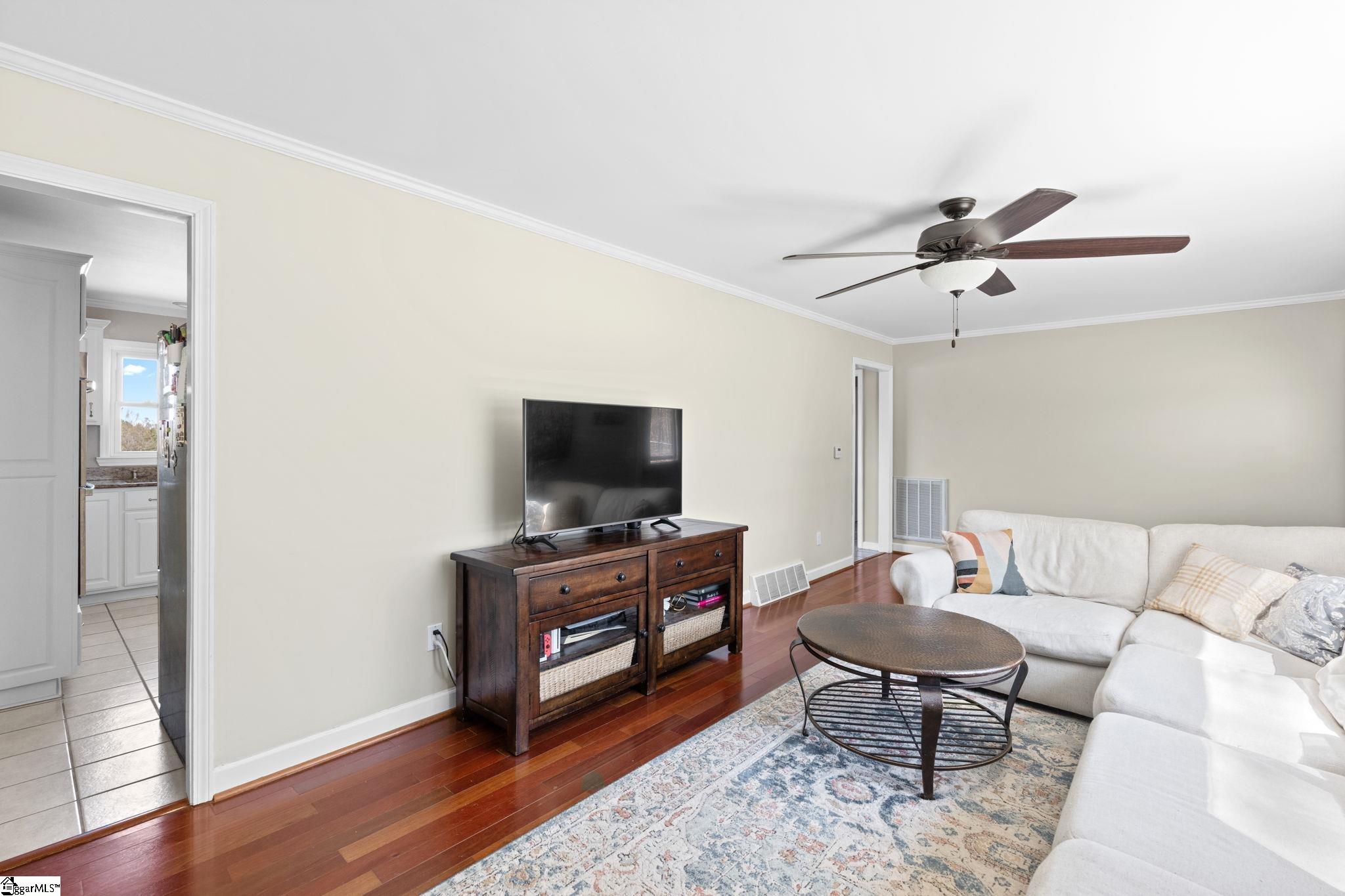 814 Jenkins Bridge Road Simpsonville, SC 29680 - Photo 8 of 37