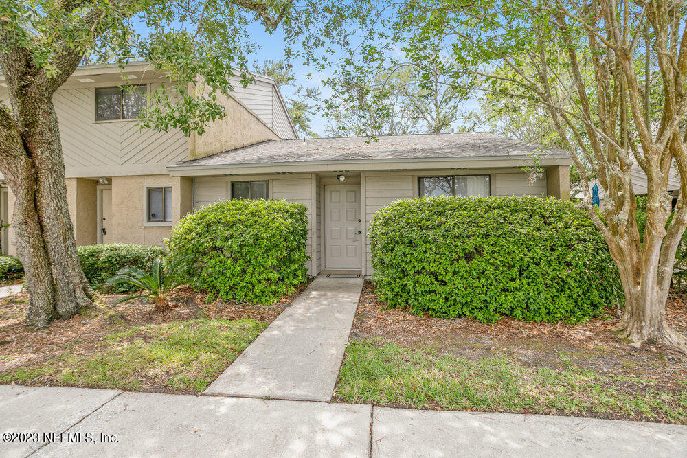 3801 Crown Point Road, Unit 1134 Jacksonville, FL 32257 - Photo 3 of 38 front view of a house with a yard