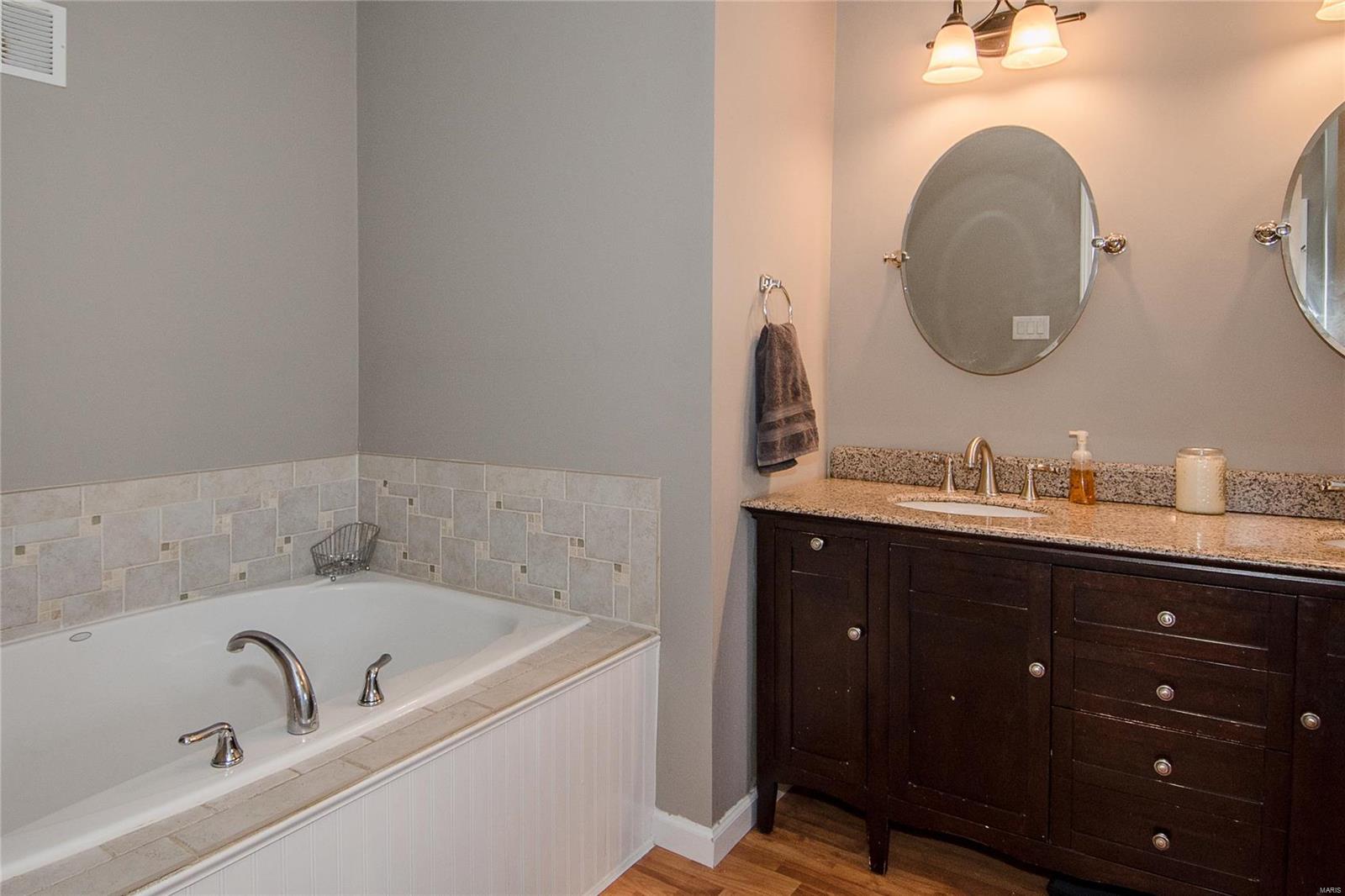 5428 Kerth Road St. Louis, MO 63128 - Photo 16 of 41 Gallery Image 16