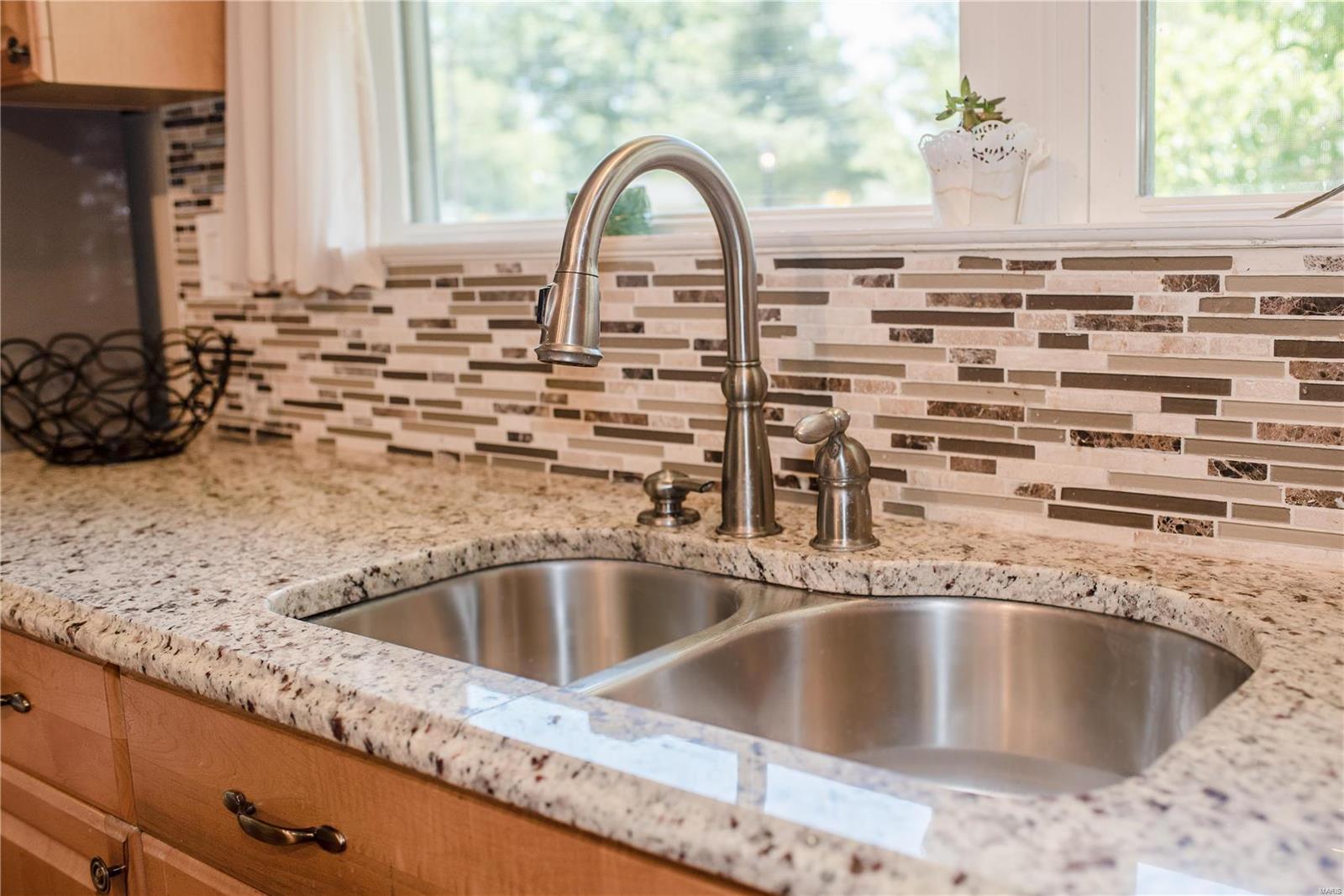 5428 Kerth Road St. Louis, MO 63128 - Photo 6 of 41 Gallery Image 6