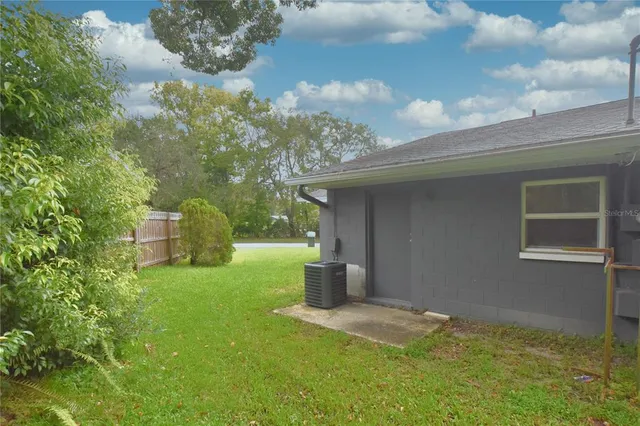 $1,050 | 613 Robin Road, Unit 1, Lakeland, FL 33803