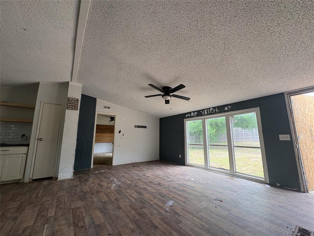 134 Canyon Valley Lane Springtown, TX 76082 - Photo 6 of 28