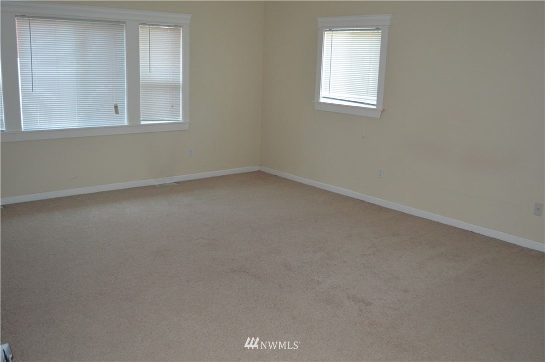 8608 Golden Given Road East Tacoma, WA 98445 - Photo 5 of 17 Gallery Image 5