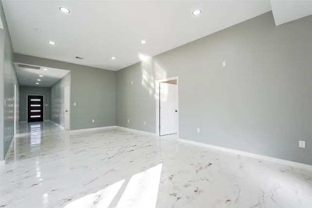 $290,000 | 408 County Road 3414, Cleveland, TX 77327