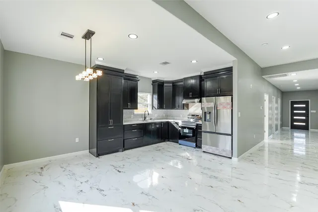 $290,000 | 408 County Road 3414, Cleveland, TX 77327