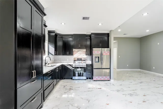 $290,000 | 408 County Road 3414, Cleveland, TX 77327