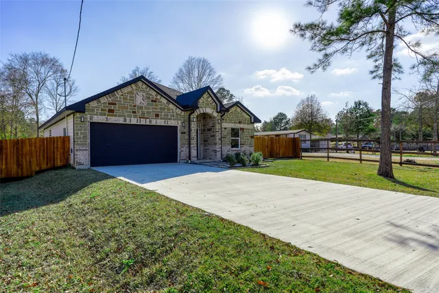 $290,000 | 408 County Road 3414, Cleveland, TX 77327