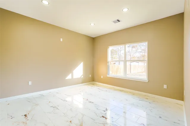 $290,000 | 408 County Road 3414, Cleveland, TX 77327