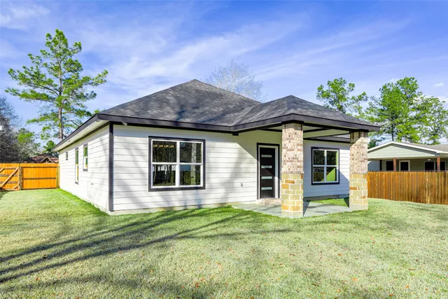 $290,000 | 408 County Road 3414, Cleveland, TX 77327