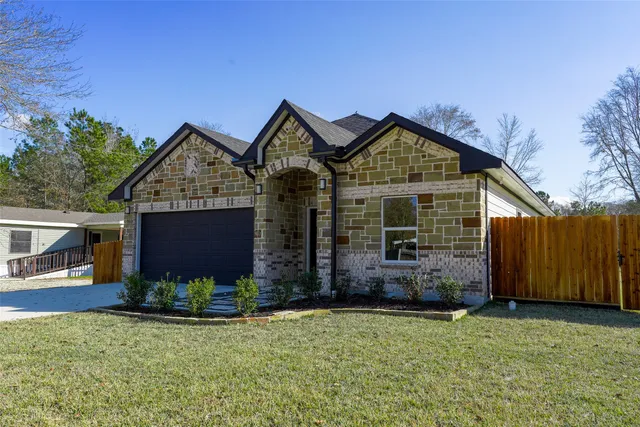 $290,000 | 408 County Road 3414, Cleveland, TX 77327