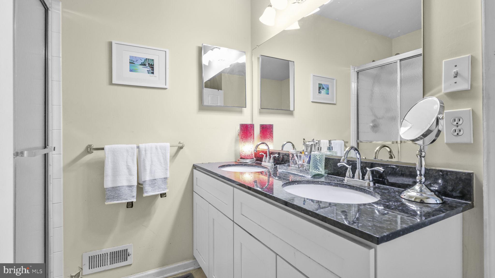 40 Windingbrook Road Bordentown, NJ 08505 - Photo 27 of 51 Primary bath