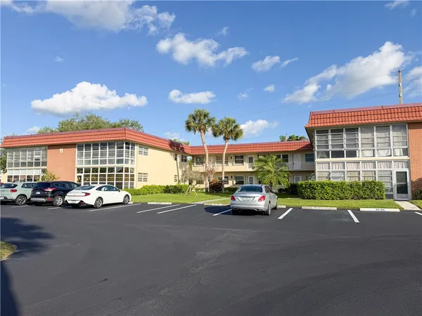 $1,300 | 99 Spring Lake Drive, Unit 205, Vero Beach, FL 32962