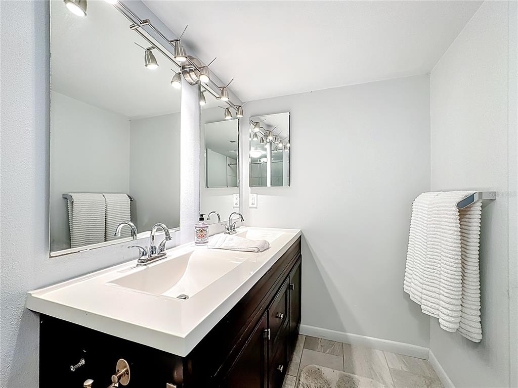 1707 Pelican Cove Road, Unit GL351 Sarasota, FL 34231 - Photo 30 of 79