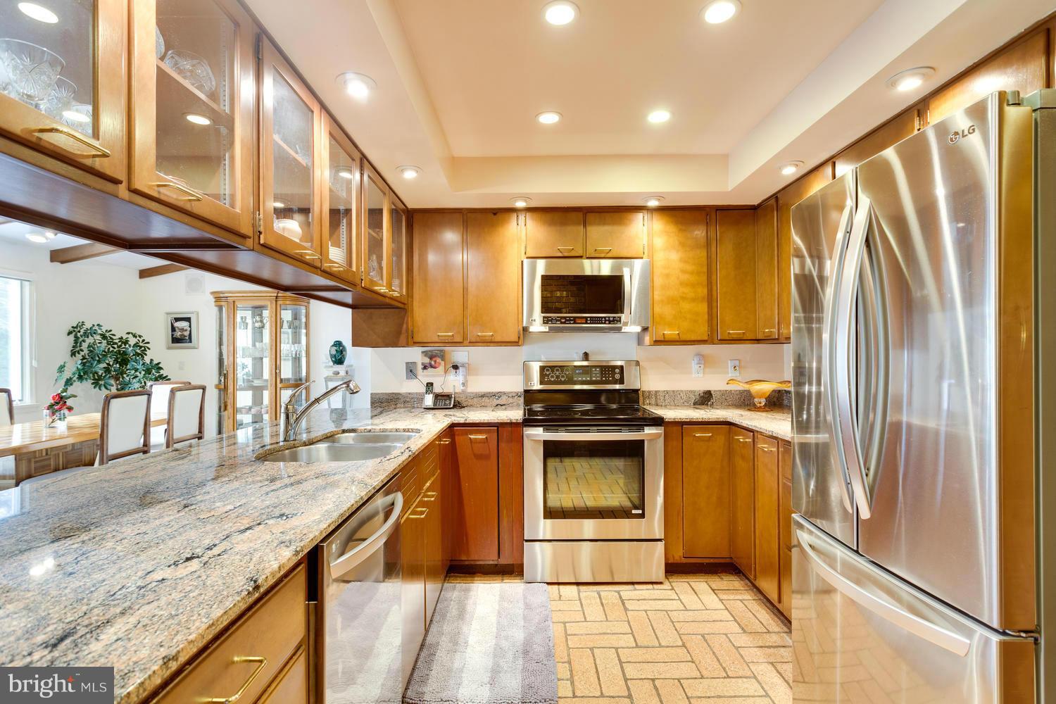343 Springvale Road Great Falls, VA 22066 - Photo 14 of 26 Kitchen w/ Granite Counter tops