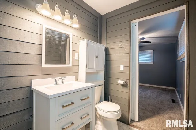 $210,000 | 1104 East Poplar Street, Herrin, IL 62948