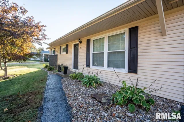 $210,000 | 1104 East Poplar Street, Herrin, IL 62948