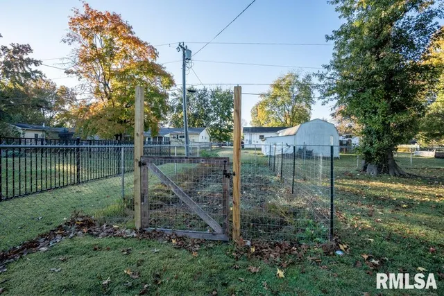 $210,000 | 1104 East Poplar Street, Herrin, IL 62948