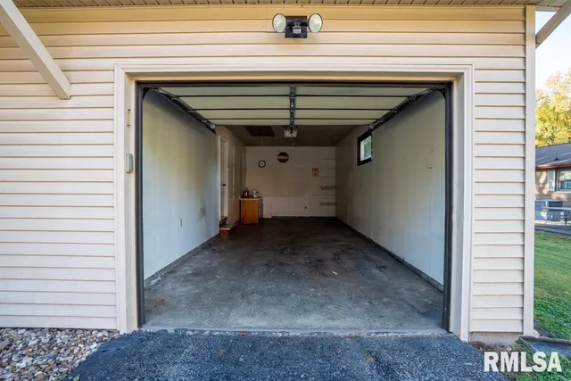 $210,000 | 1104 East Poplar Street, Herrin, IL 62948