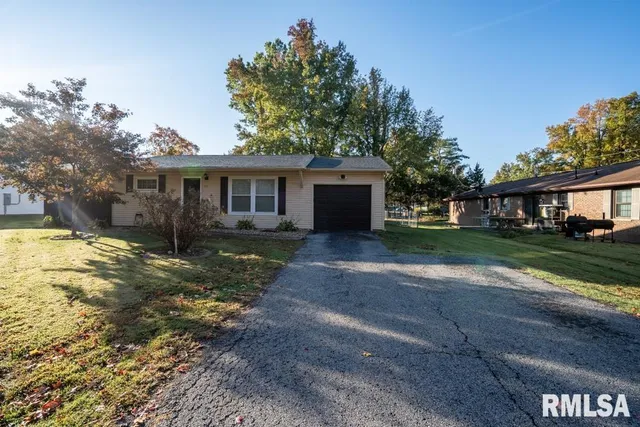 $210,000 | 1104 East Poplar Street, Herrin, IL 62948