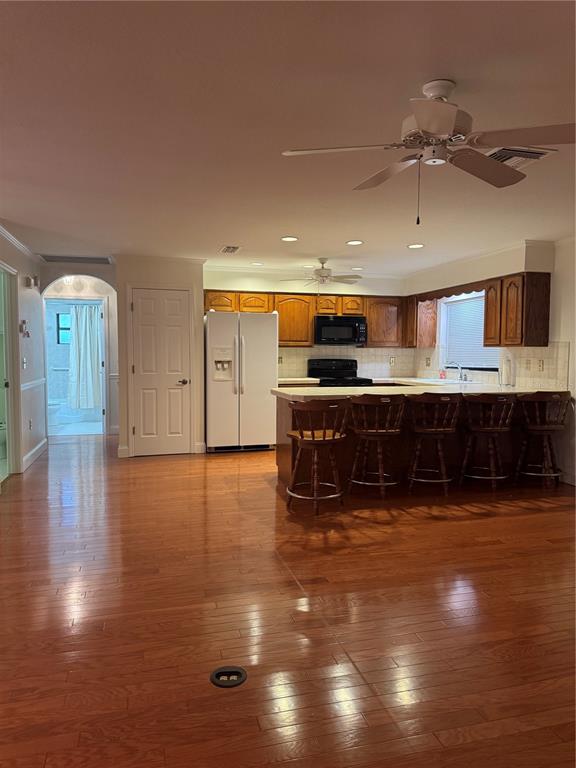 10 Fort Clinch Heights Road Frostproof, FL 33843 - Photo 28 of 40 a large kitchen with stainless steel appliances granite countertop a large counter top and a stove