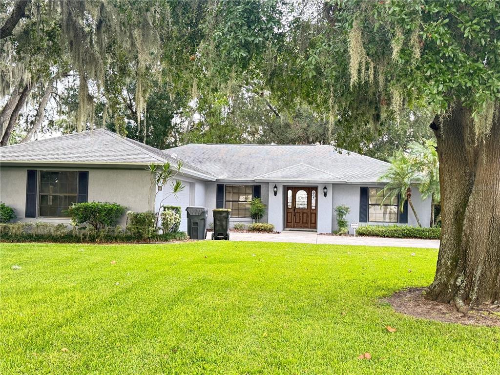 10 Fort Clinch Heights Road Frostproof, FL 33843 - Photo 9 of 40 a front view of a house with a yard and trees