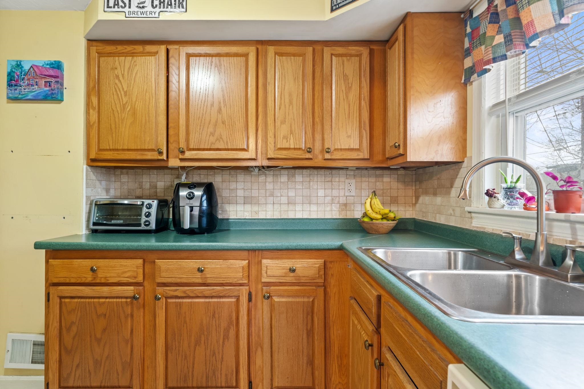 88 Harold Street Manchester, NH 03104 - Photo 19 of 28