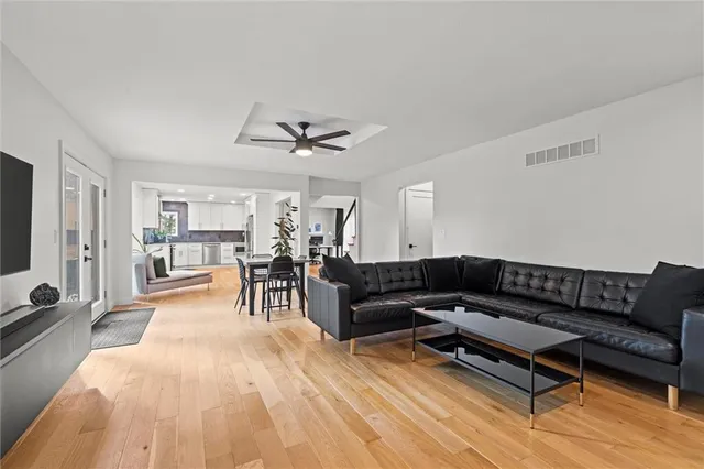 $434,950 | 1121 Southeast Timbercreek Lane, Lee's Summit, MO 64081